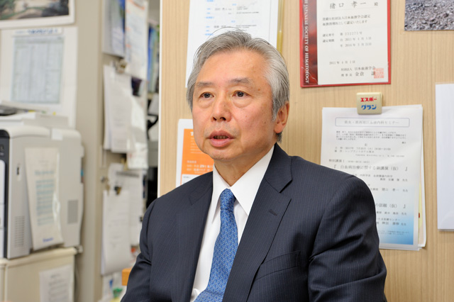 猪口孝一